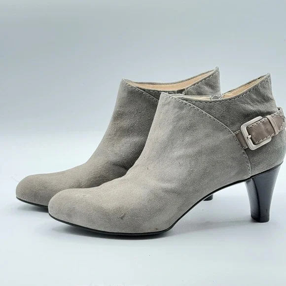 Cole Haan Nadia D32759 Gray‎ Suede Buckle Heel Ankle Booties Side Zip Womens 9.5 - Picture 3 of 8